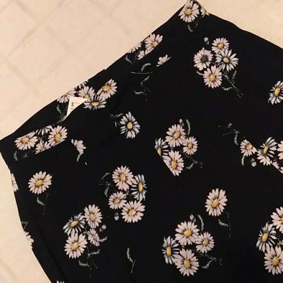 NWT H&M Divided ButtonDown Daisy FloralPrint Skirt - Picture 4 of 12